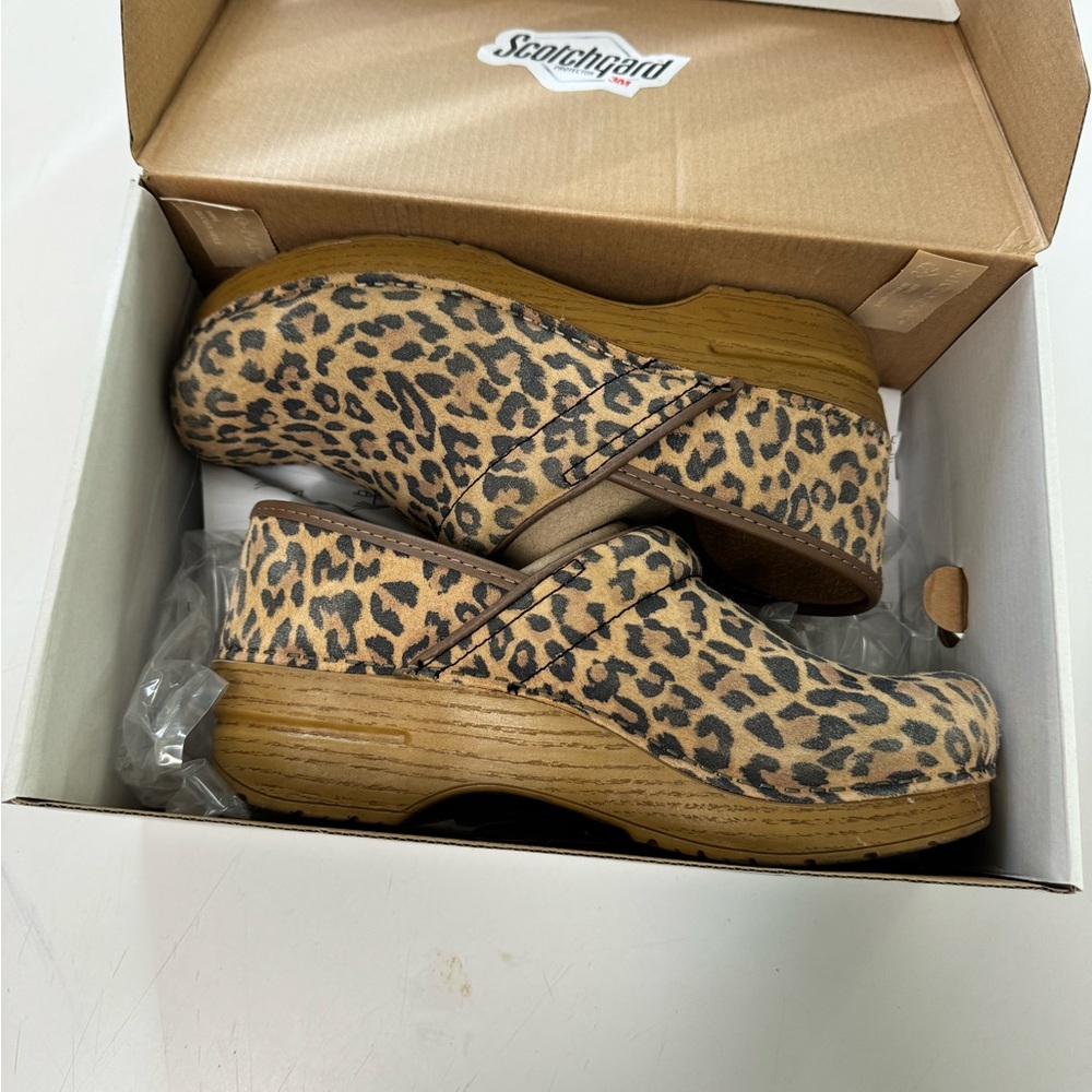 Leopard Danskos